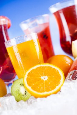 Çeşitli soğuk içecekler 
