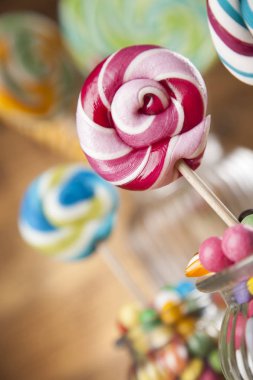 Farklı renkli tatlılar  