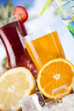 Çeşitli soğuk içecekler 