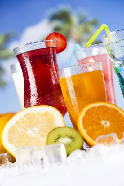 Çeşitli soğuk içecekler 