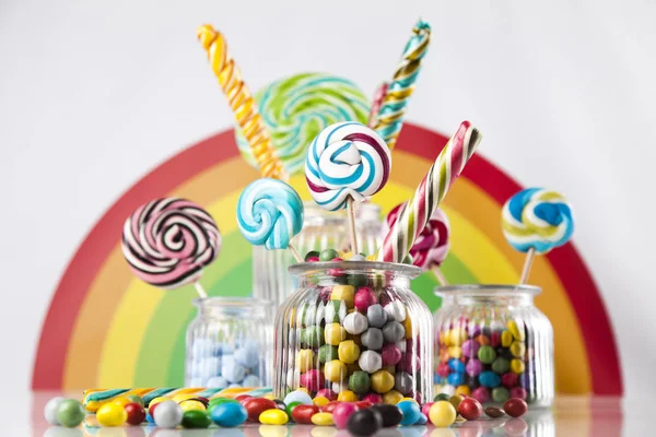 Renkli lolipop ve farklı şekerler 