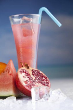 Yaz içecekler ve taze tropikal meyveler