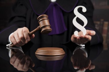  yargı ve hukuk Tema