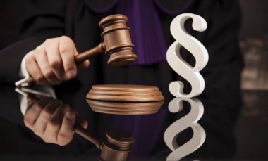 Mahkeme Tokmak, hukuk Tema