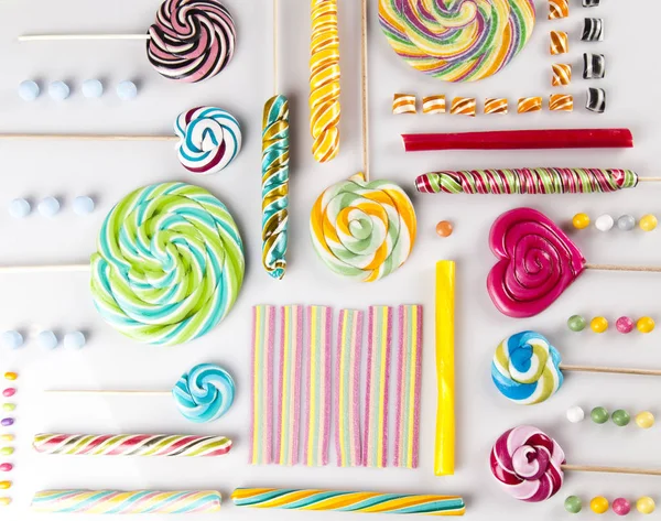 Renkli lolipop ve farklı şekerler 