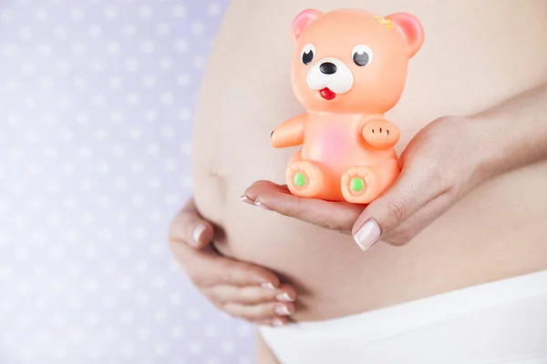 Spielzeug, glückliche schwangere frau — Stockfoto