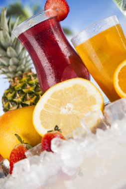 Çeşitli soğuk içecekler 