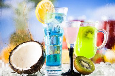 Çeşitli soğuk içecekler 