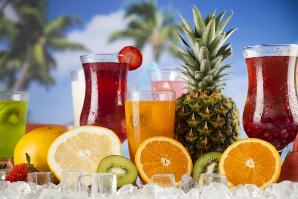 Yaz içecekler ve taze tropikal meyveler