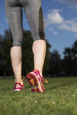 Koşan fitness kadını