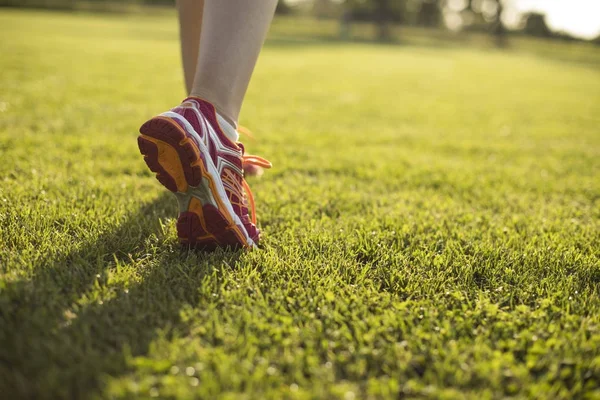 Fitness vrouw op de vlucht — Stockfoto