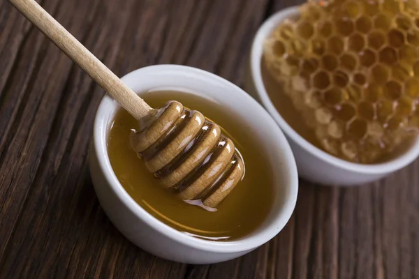 Vaso di miele con nido d'ape — Foto Stock