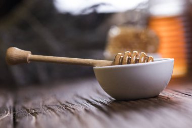 Ballı kavanoz ve ballı 