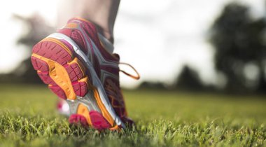 Koşan fitness kadını