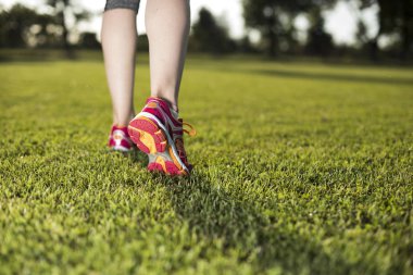Koşan fitness kadını