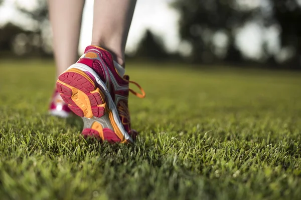 Fitness vrouw op de vlucht — Stockfoto