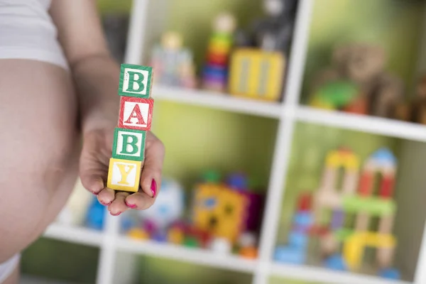 Spielzeugwürfel aus Holz, Baby — Stockfoto