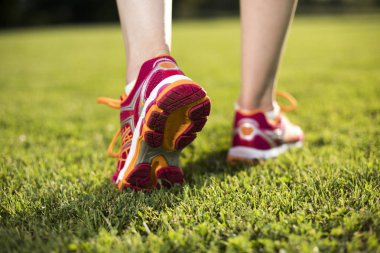 Koşan fitness kadını