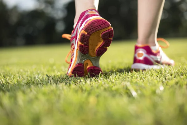 Fitness vrouw op de vlucht — Stockfoto