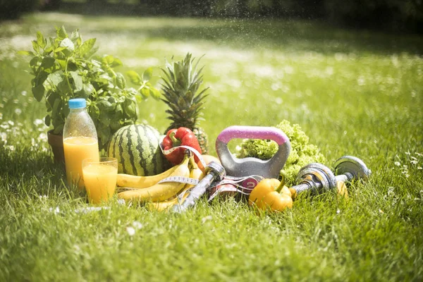 Dieta esportiva, fitness, fundo ao ar livre — Fotografia de Stock