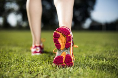 Koşan fitness kadını