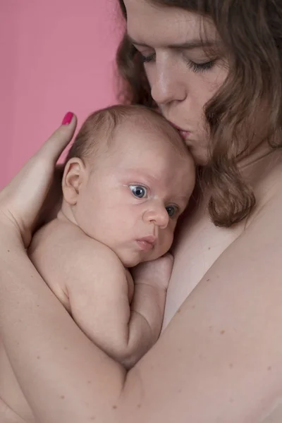 母亲和婴儿的可爱肖像 — 图库照片