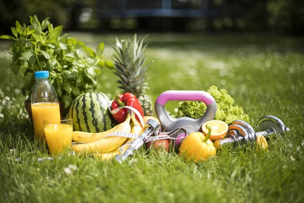 Dieta esportiva, fitness, fundo ao ar livre — Fotografia de Stock