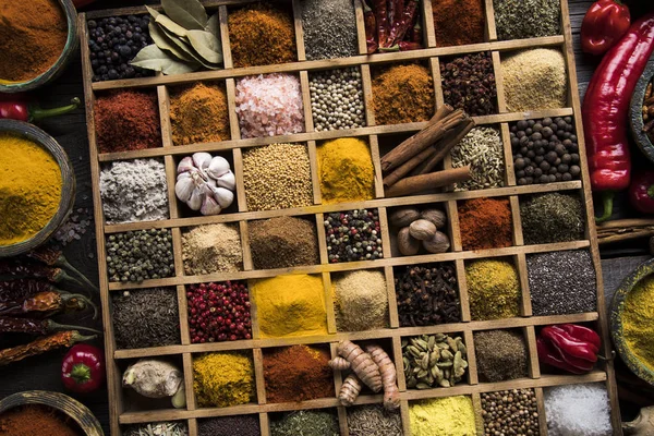 Close-up of different types of Assorted Spices in a wooden box — Stock Photo, Image