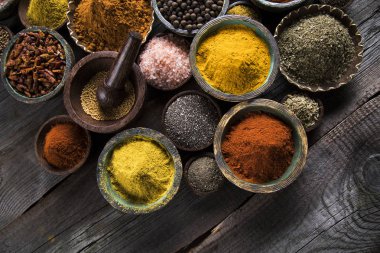 Bir seçim çeşitli renkli baharat     