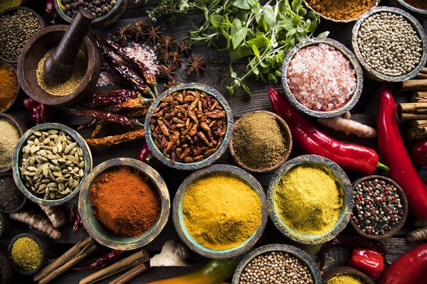 Выбор различных красочных специй
     