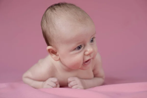 Pequena menina rindo — Fotografia de Stock