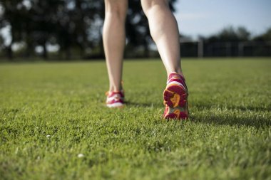 Koşan fitness kadını