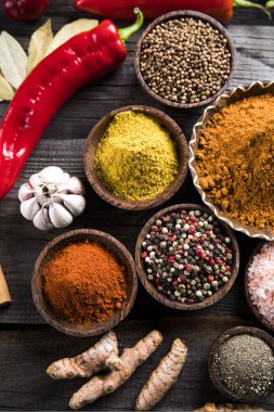 Çeşit çeşit çeşit baharat