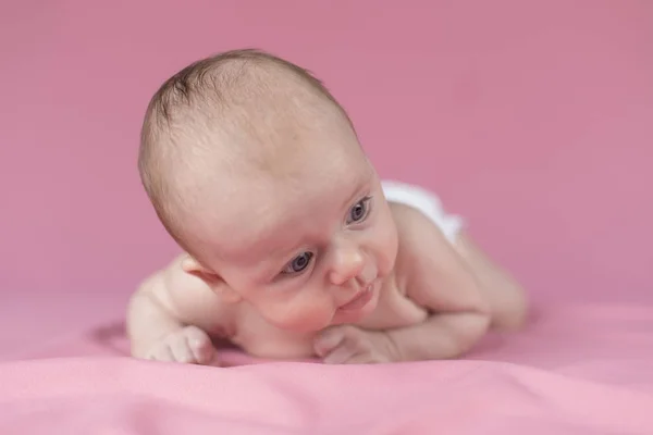 Bebê recém-nascido menina — Fotografia de Stock