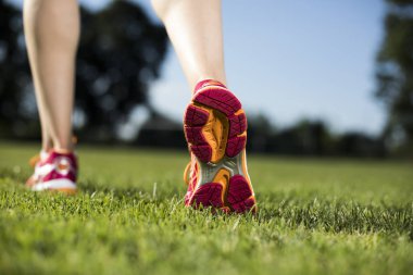Koşan fitness kadını