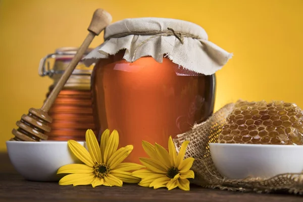 Βάζο με υγρό μέλι — Φωτογραφία Αρχείου