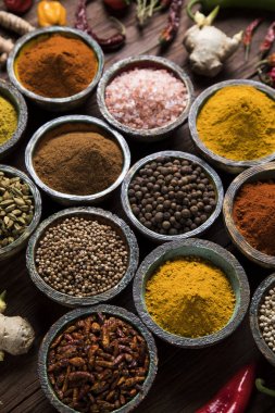 Çeşit çeşit çeşit baharat