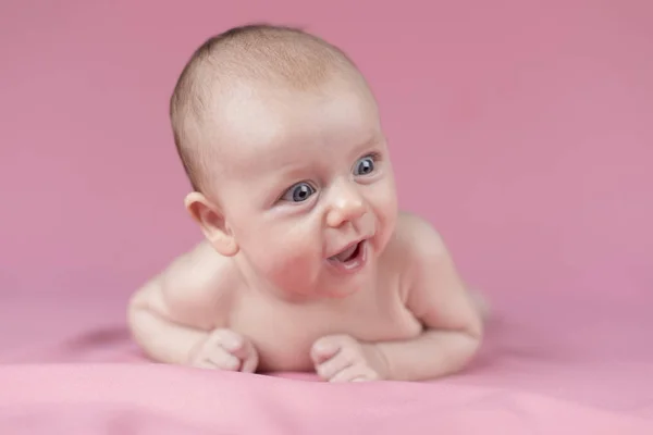 Bonito bebê feliz menina — Fotografia de Stock