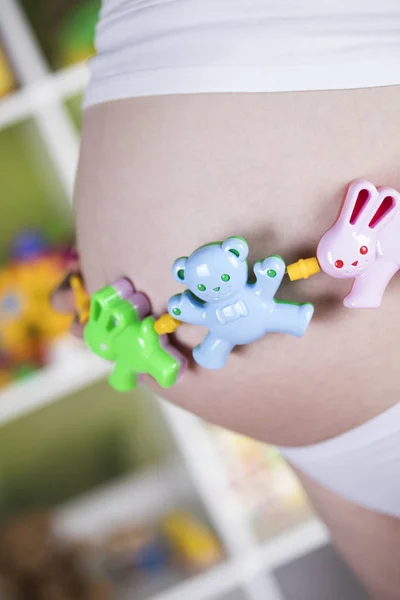 Embarazada, juguete del bebé — Foto de Stock