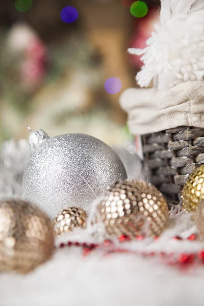 Рождественский фон с шариками — стоковое фото