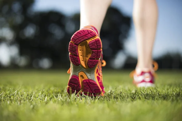 Fitness vrouw op de vlucht Stockfoto