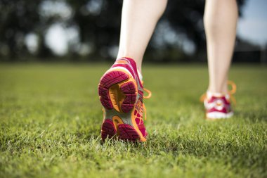 Koşan fitness kadını