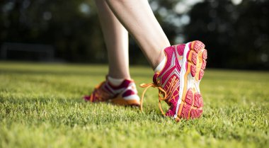 Koşan fitness kadını