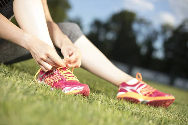 Fitness vrouw op de vlucht — Stockfoto