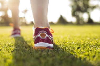 Koşan fitness kadını