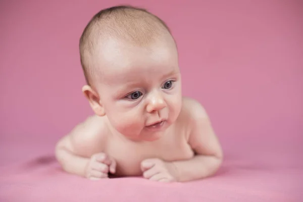 Engraçado lindo bebê — Fotografia de Stock