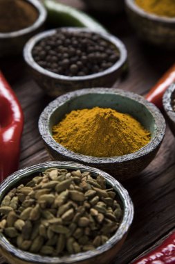 Çeşit çeşit çeşit baharat