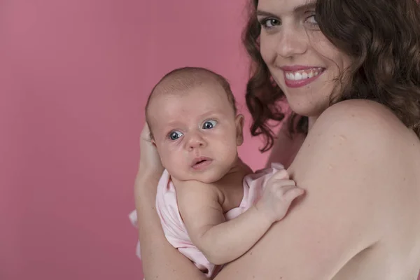 Az anya és a baba aranyos portré — Stock Fotó