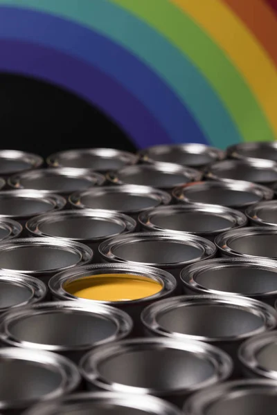 Regenbogen Blechdosen Mit Farbe — Stockfoto