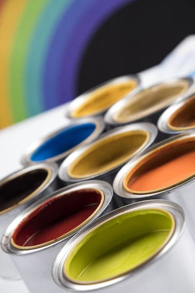 Secchi Pieni Pittura Olio Colorata Arcobaleno — Foto Stock